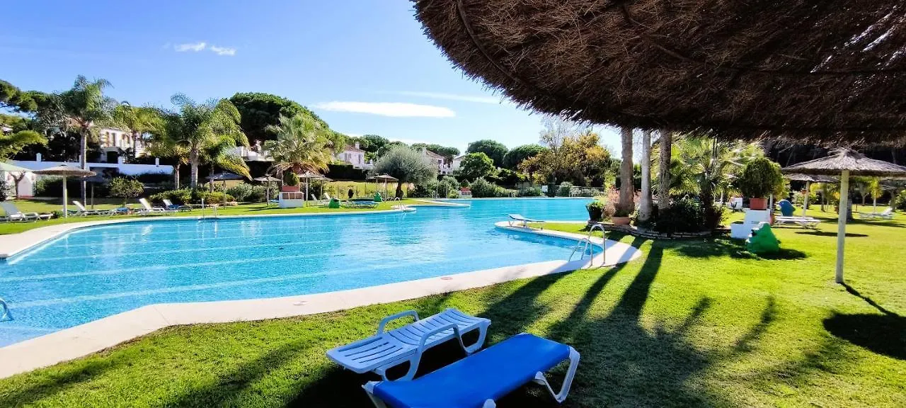 Apartamento con Jardin y Piscina en Playa Estepona